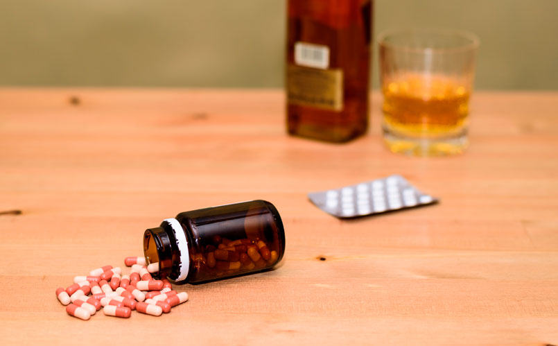 Mezclar alcohol y antibióticos puede ser una mala idea