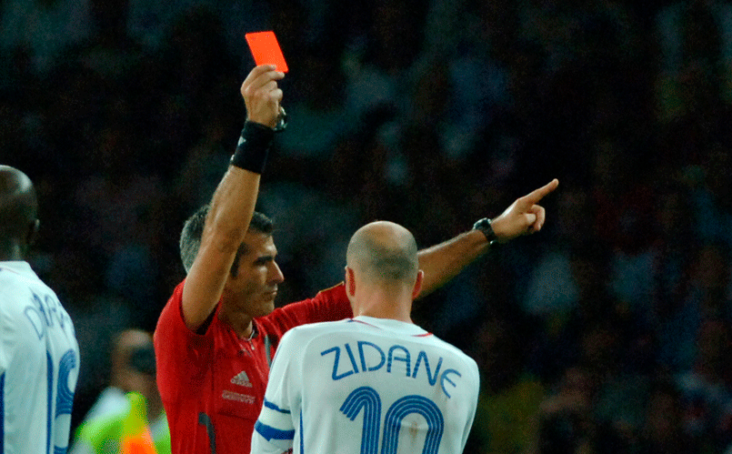 Todos sabemos qué significa cuando el árbitro muestra una tarjeta roja